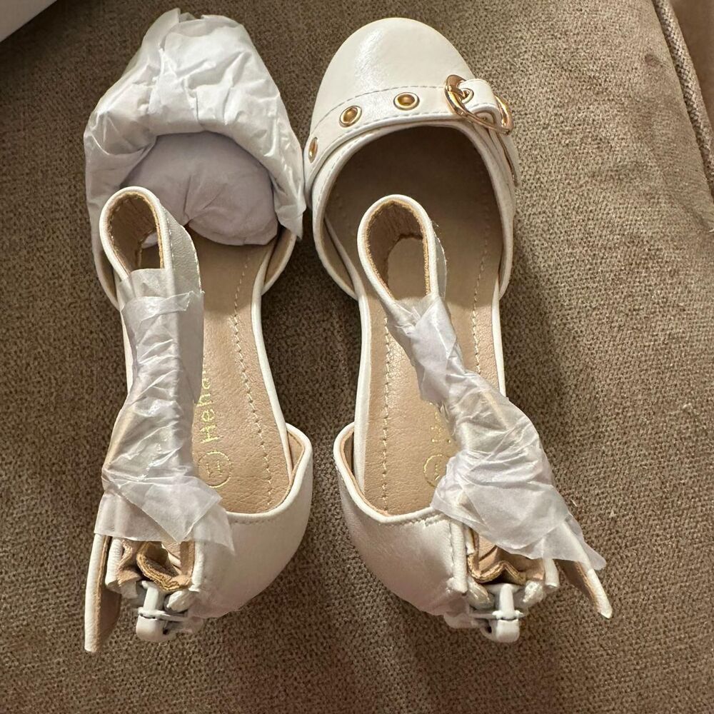 Unbranded Women's White and Gold Courts